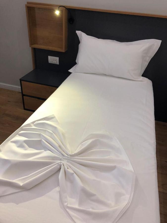 טיראנה Andys Rooms Hotel מראה חיצוני תמונה
