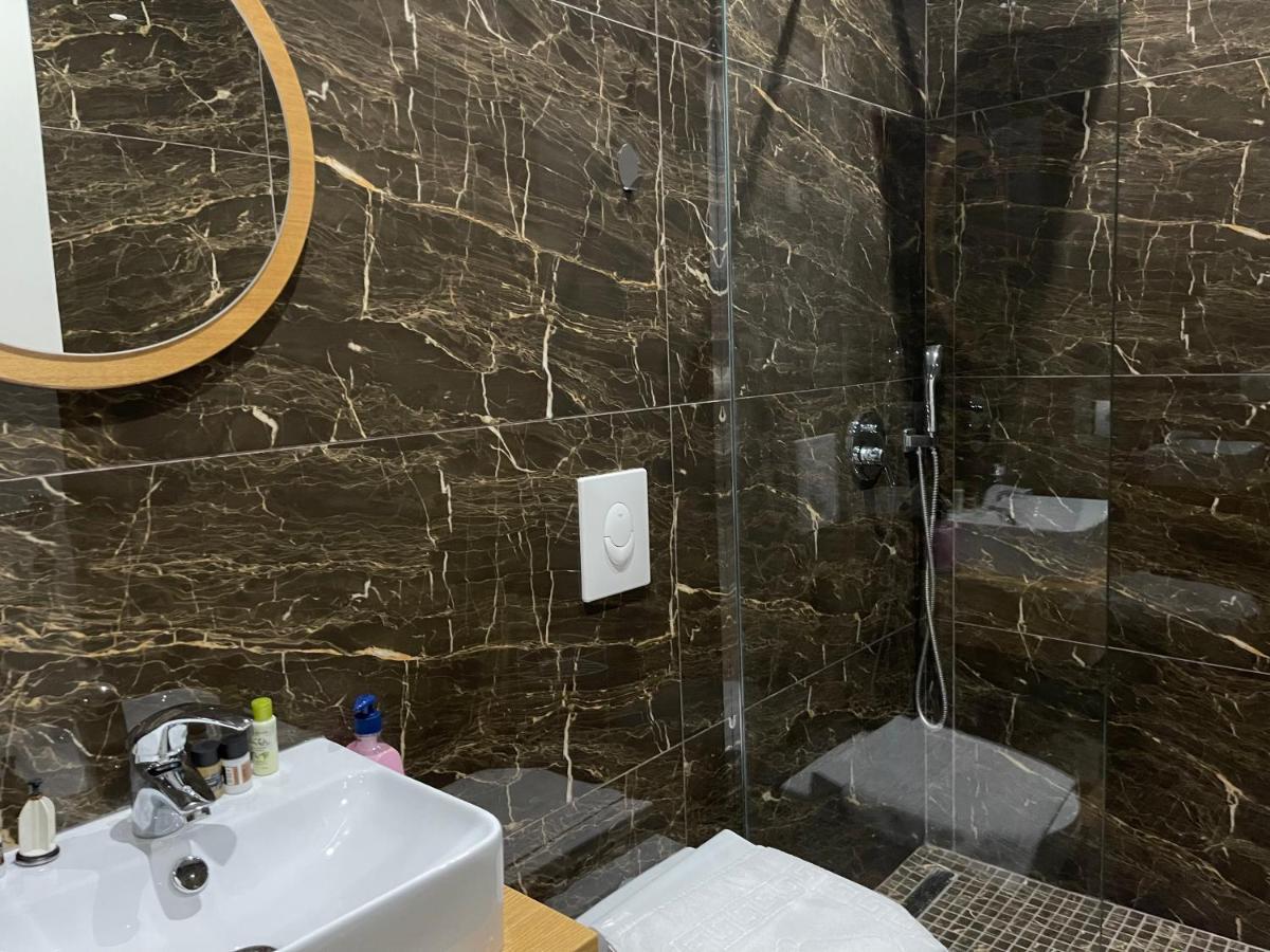 טיראנה Andys Rooms Hotel מראה חיצוני תמונה