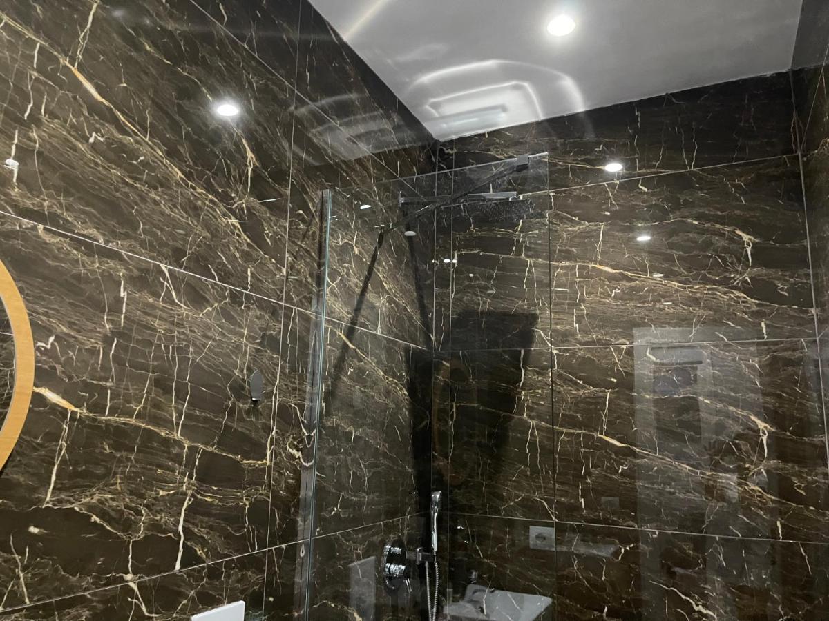 טיראנה Andys Rooms Hotel מראה חיצוני תמונה