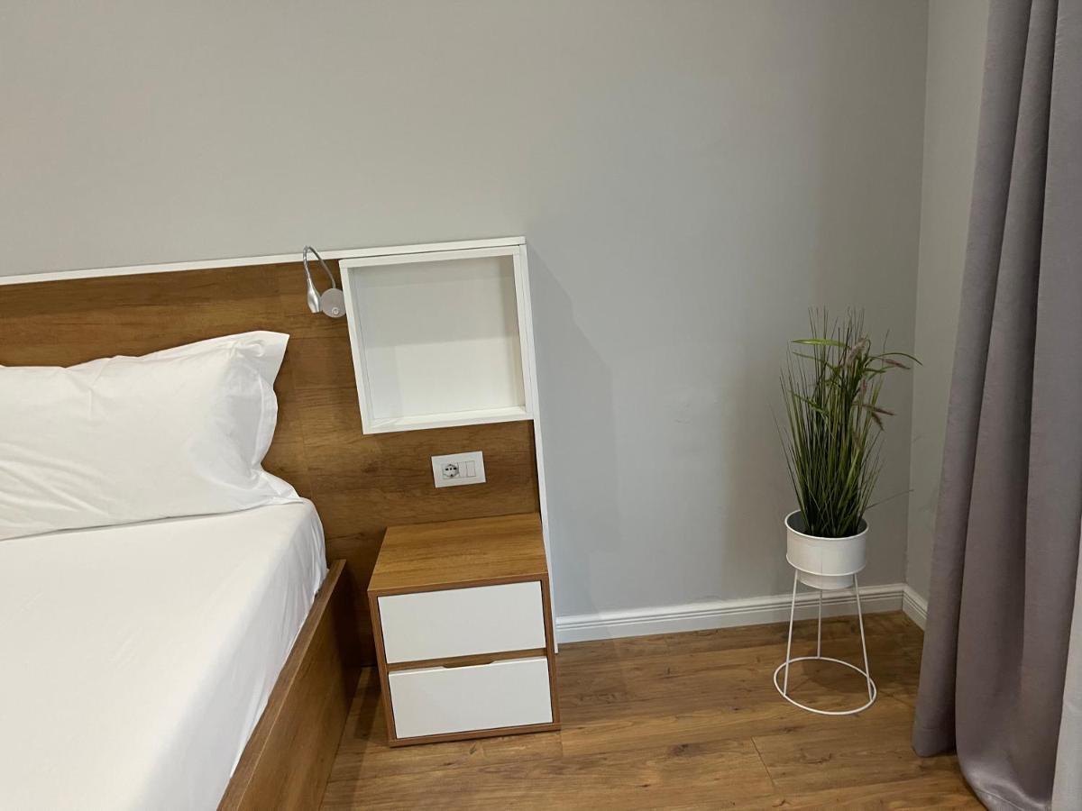 טיראנה Andys Rooms Hotel מראה חיצוני תמונה