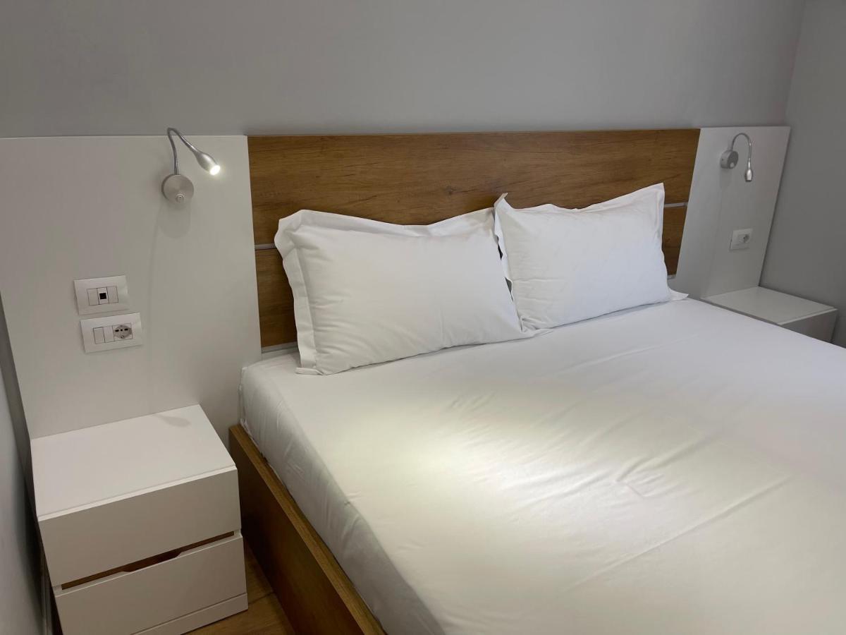 טיראנה Andys Rooms Hotel מראה חיצוני תמונה