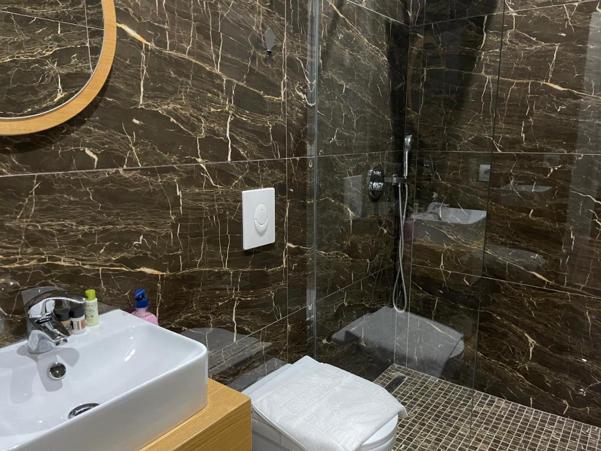 טיראנה Andys Rooms Hotel מראה חיצוני תמונה