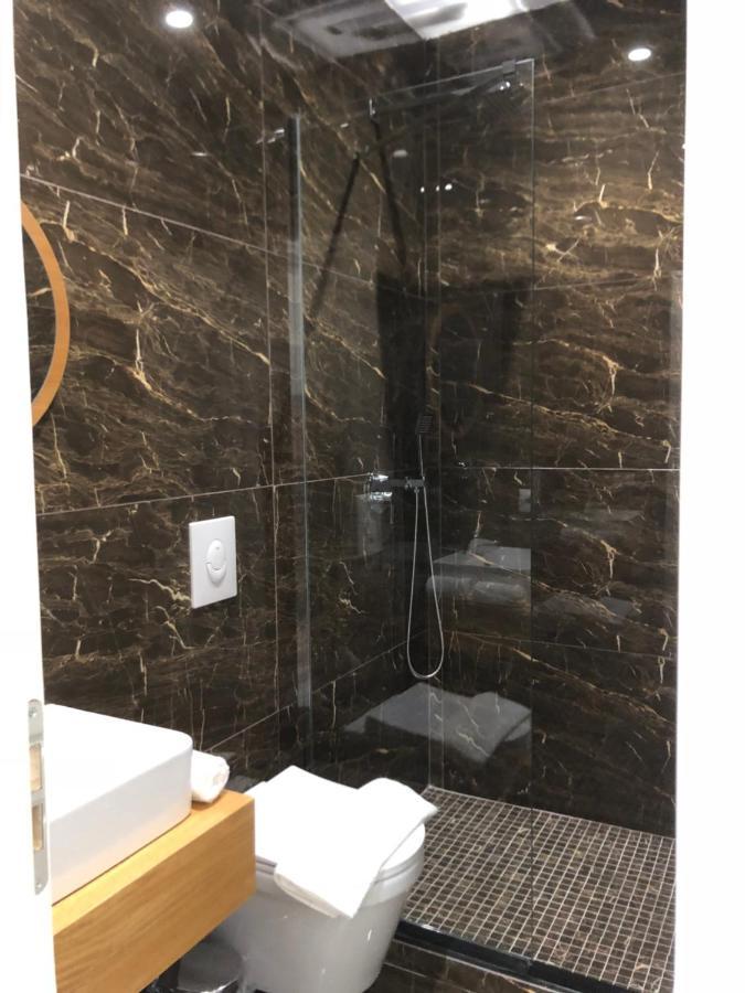 טיראנה Andys Rooms Hotel מראה חיצוני תמונה